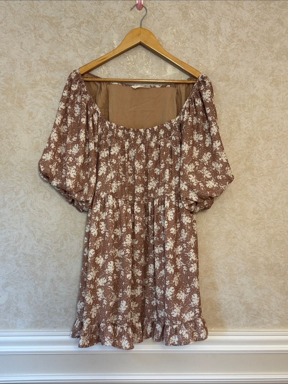 Floral Puff-Sleeve Mini Dress in Tan